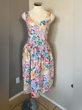 Vintage beautiful Floral Button-Front Sundress in Multi-Color